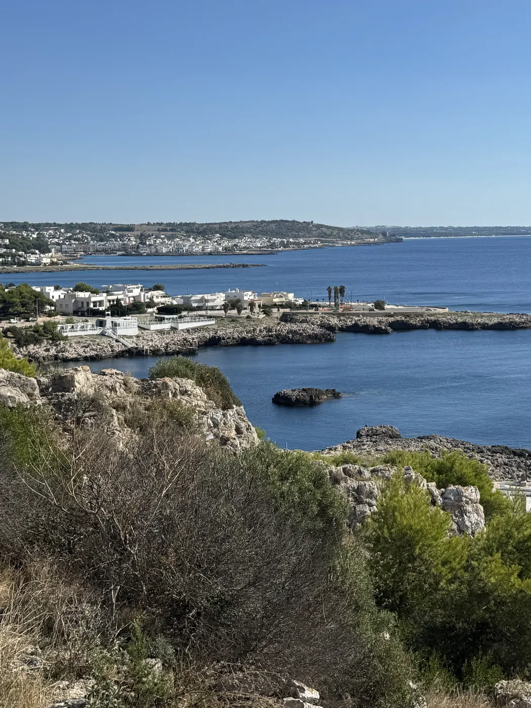 Puglia pakrantė iš kalvos